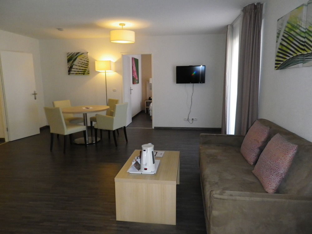 Residhome Neuilly Bords De Marne מראה חיצוני תמונה